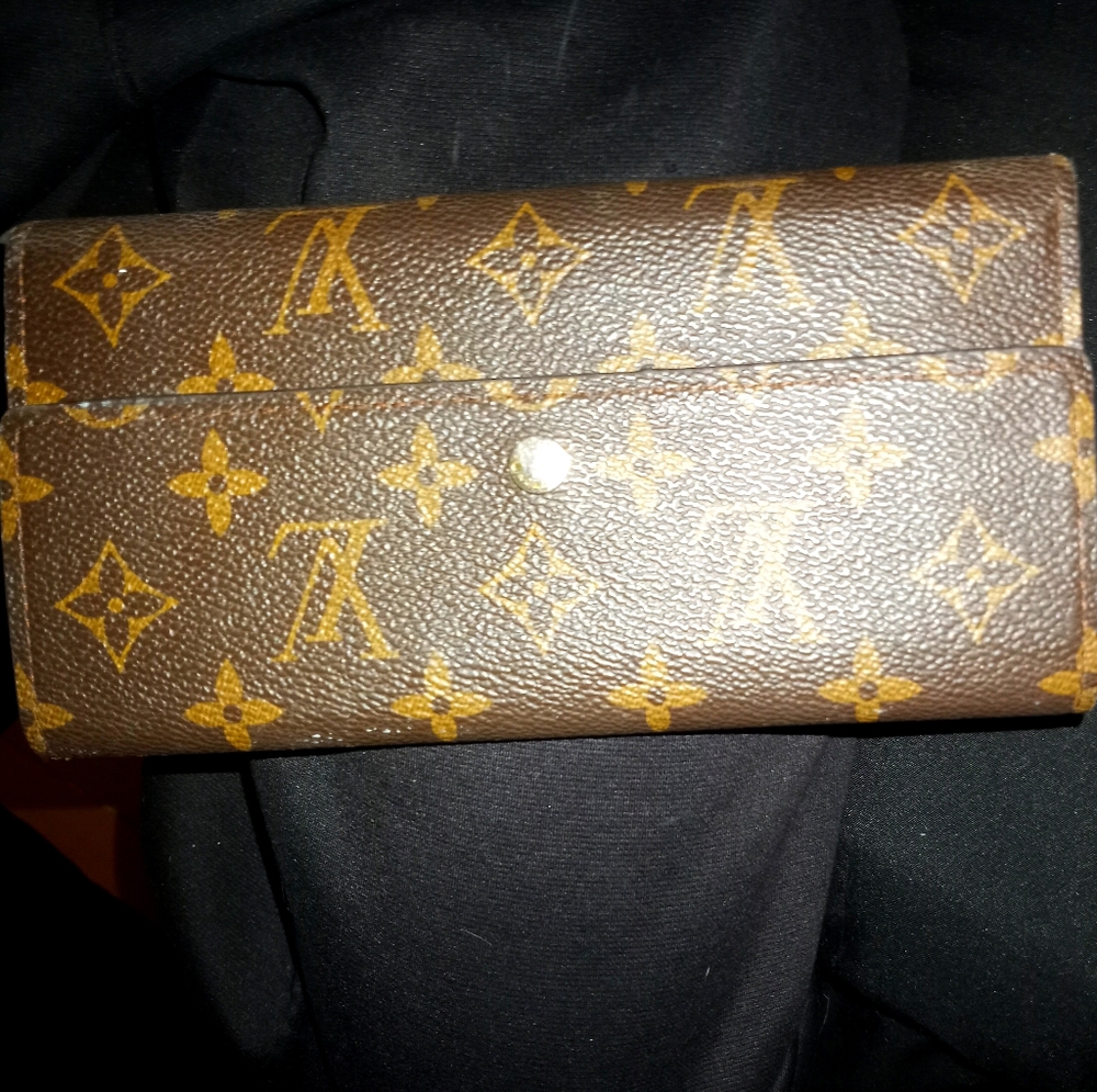 Louis Vuitton wallet purse